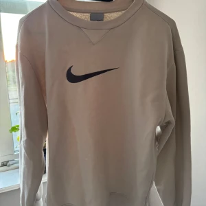 Tröja - Nike tröja, utan defekter, knappt andvönd