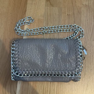 Väska - Tiamo väska, kommer ej till användning längre. One Size