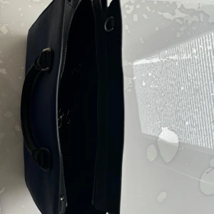 Michael Kors Väska - Inga skador ej använd Äkta. Axel rem följs med 