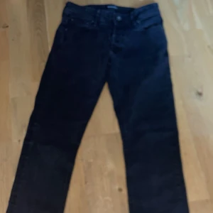 Jack & Jones jeans  - Bra skick använda cirka 5 gånger köp 2 för 500