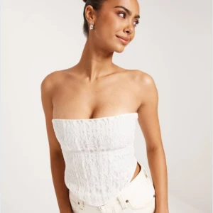 Nelly Lace corset top - Topp/tygkorsett från Nelly i storlek xs💞Helt slutsåld på hemsidan och i nyskick. Köpt för 399 kr.