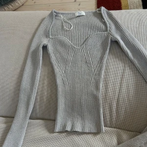 Glittertopp  - En super fin glittertopp som jag köpte på hm, den är aldrig använd då den tyvärr inte rirkigt passade mig. Skriv privat för mer info eller fler bilder, pris är diskuterbart❤️