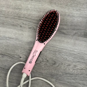 Plattångsvärmeborste - Värmeborste som plattar fuktigt/torrt hår, testad och fungerar säljer då den inte används. Har ställbar temperaturer