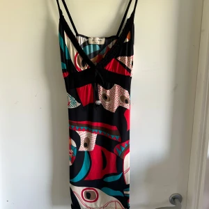 Cute long top! - Never worn it, however there are two holes in the inside of the top (on the chest area) but they're not see through or uncomfortable! It doesn't say a size but I would say it's a size S-XS