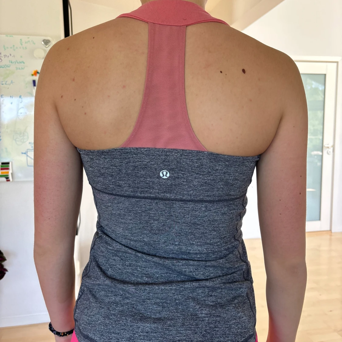 Lululemon träningslinne med inbyggd bh  - 90