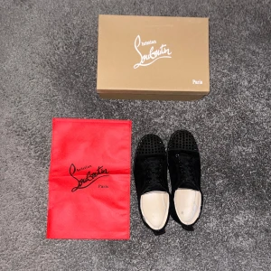 Louboutin skor - Använda, skick 7/10 passar mig inte längre. Dm vid bud eller köp!  (A-KOPIOR‼️)