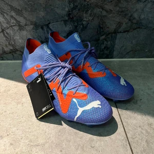 Puma ultra fotbollskor - Hej! Säljer ett par puma ultra FG/AG fotbollskor i storlek 40,5 som inte är använda en ända gång. Skick, 10/10. Kan både frakta och mötas upp. Box medföljer inte. Skriv vid intresse! 👍