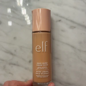 Elf halo glow 3- OÖPPNAD  - Säljer elf halo glow liquid filter i färgen 3! Oöppnad förpackning☺️