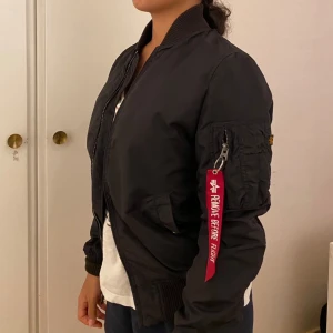 Jacka Alpha Industries - Jackan är i gott skick