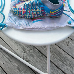 Nike phantom GT Elite DF 3D FG. Storlek 38,5 - Hej, jag säljer mina Fotbollskor. Dom är inte så mycket använda så skicket är bra, se bilder. 