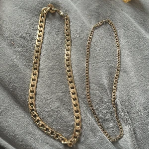 Halsband  - Halsband från Newyorker. Säljer båda för 10kr. Aldrig använda så bra kvalitet. 