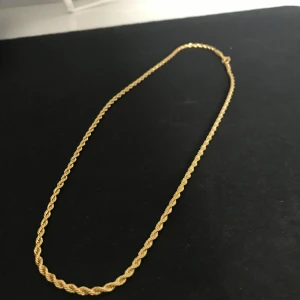 Guld Cordell Kedja - Guldfärgad Cordell kedja med bra kvalitet som passar alla. Pris kan diskuteras vid snabb affär (Silverfärg finns också)