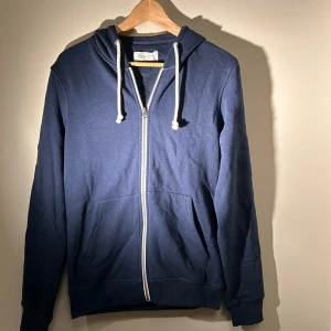 Pier one zip  - Tröjan är helt ny aldrig andvänd och är i storlek XS