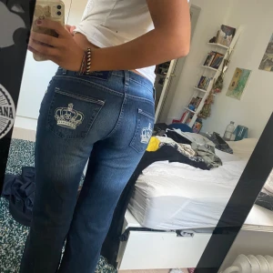 Victoria Beckham  - Snygga jeans bootcut och lågmidjade ny skick måtten är 39 rakt över på midjan och 81 innerbenslängd💗 