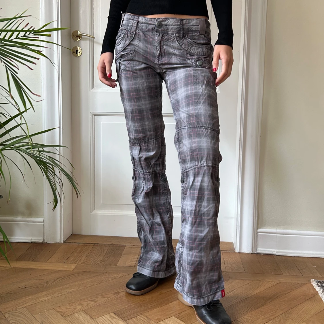 Rutiga cargopants i grå/lila färg