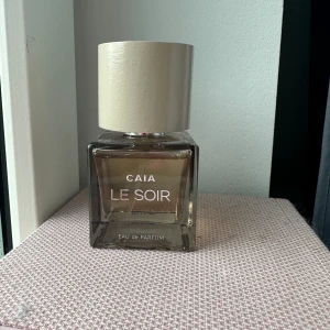 parfym - parfym från caia, använt en gång men doften passade inte mig, så den är ny