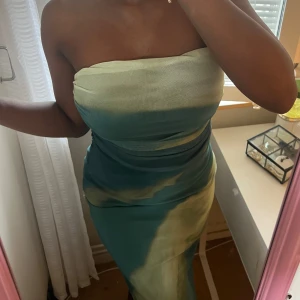 Grön klänning  - Strl s