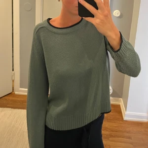 Tröja från H&M - Tröja från H&M som knappt är använd!