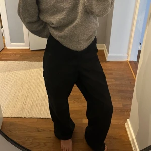 H&M Jeans - Säljer dessa supersnygga cargo byxor från H&M i storlek 38 🖤