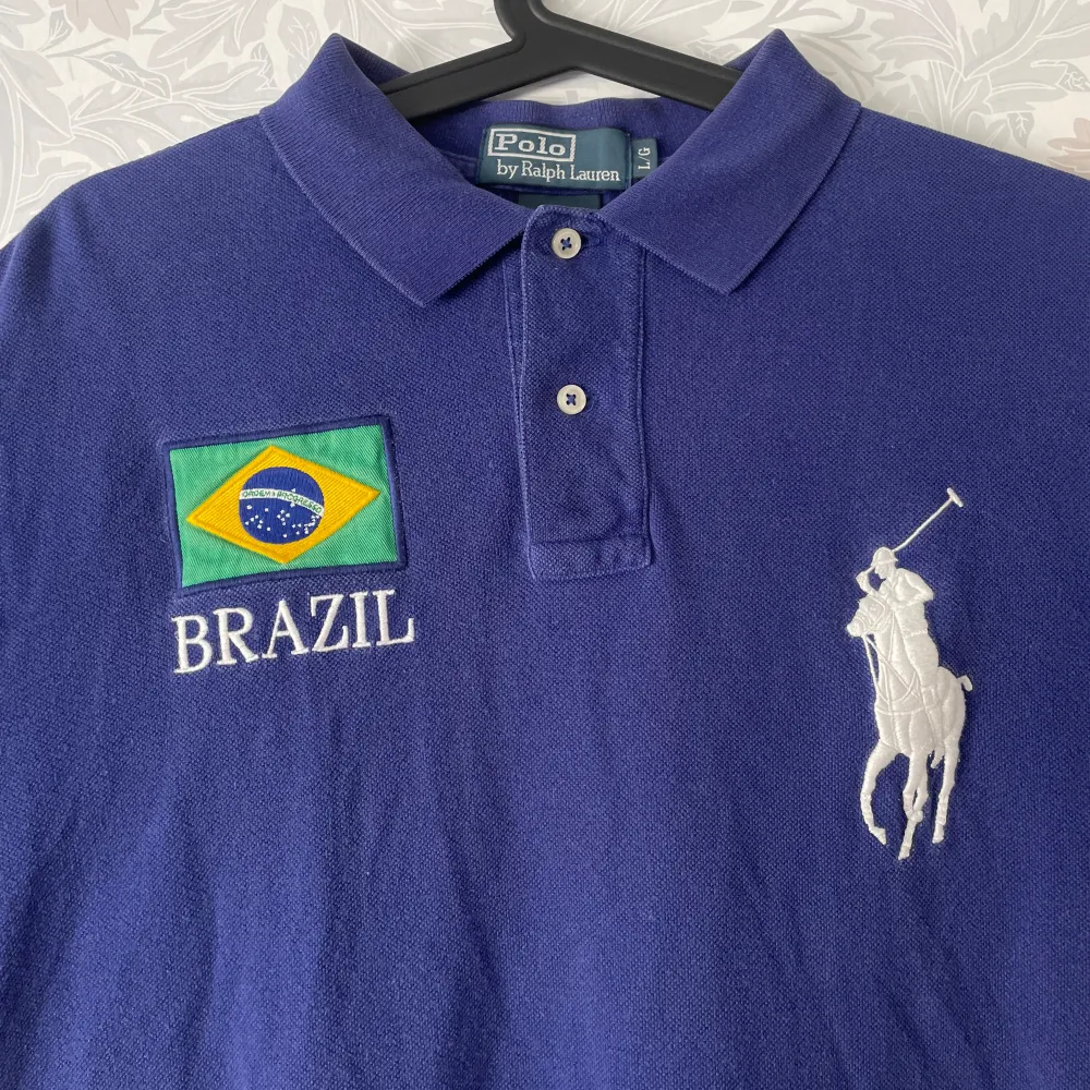 Ralph Lauren Brazil Polo LARGE  . T-shirts.