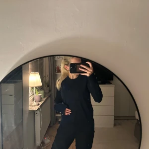 Superskön tröja från Lindex  - Superfint skick och alla knappar sitter kvar. Priset går alltid att diskutera och vid frågor så är det bara att höra av sig☺️