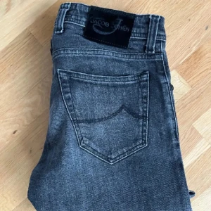 Jacobcohen jeans  - Säljer ett par feta jacob Cohen jeans i storlek 31. Säljs för dom inte passar mig. Nypris 5000 och mitt pris endast 999. Skick 9/10. Skriv ifall ni har funderingar. 