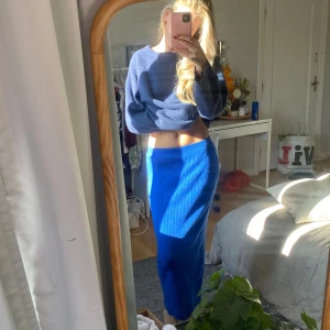 Stickad lång kjol  - Passar mig som är 170, jätte fint material, använd 1 gång 