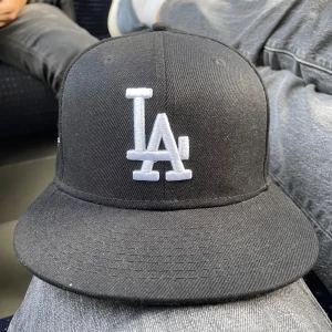 La keps - Svart färg, storlek 7 hör av er om minsta fråga. 