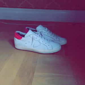 Philippe model - Sjukt bra skick knappast andvända ingen box därför det låga priset. Storlek 39 passar 40-41