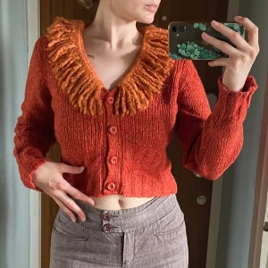 Stickad tröja - Otroligt cool och unik stickad tröja/kofta från united colors of benetton! Har tyvärr inte lyckats använda den :(