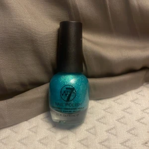 Naglack - Nu säljer jag ett jätte fint naglack då jag inte tycker jag passar i den färgen🫶🏼