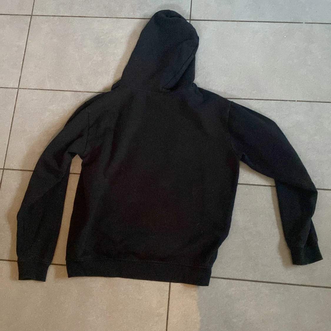 Svart hoodie från FSBN - 90