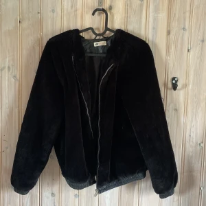 Pälsjacka  - Mycket bra skick 