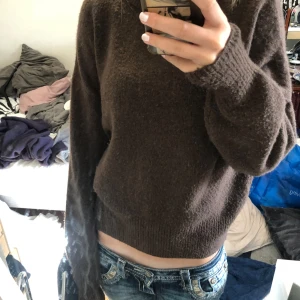 Skön brun tjocktröja - Bra skick var inte rädd för att höra av dig om du har frågor💕💕