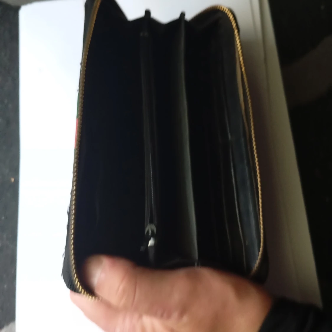 Svart quiltad handväska med kedjedetalj - 91