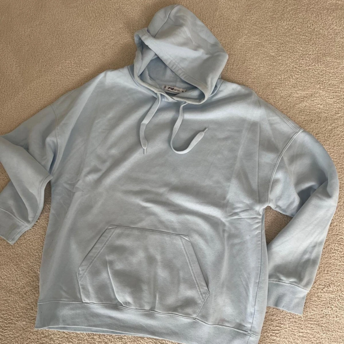 Ljusblå hoodie från FAS