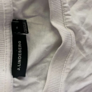 Tröja  - Bra skick inga defekter 