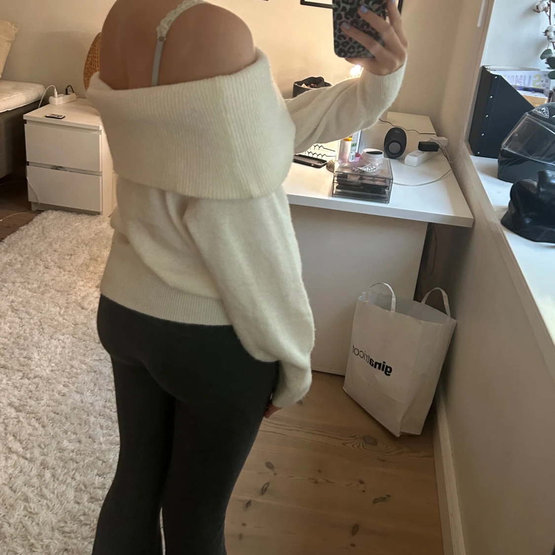 Off shoulder tröja - 90