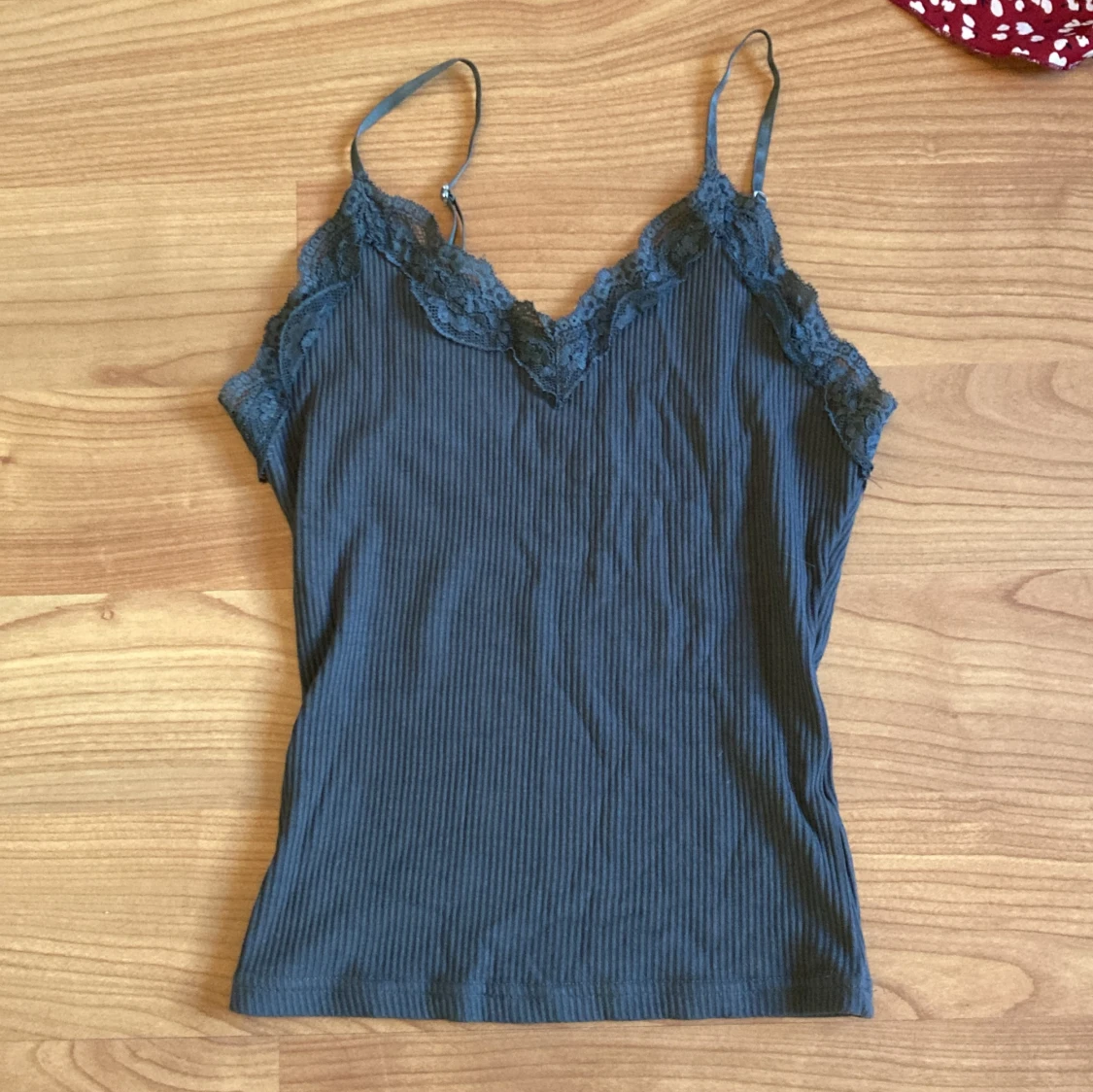 Mörkgrå Spetstopp - 91