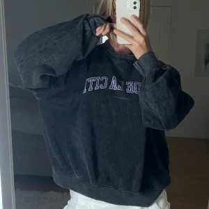 Sweatshirt från Pull&Bear - Nästan aldrig använd