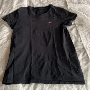 Levis T-shirt - Fint Skick storlek S inte använd så mycket