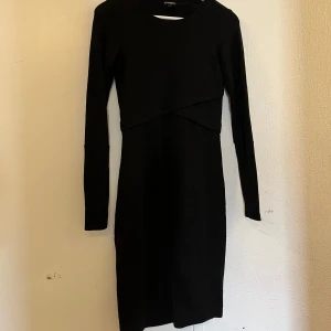 Svart klänning - Varm och skön klänning som passar såväl till sommaren som till hösten🤎