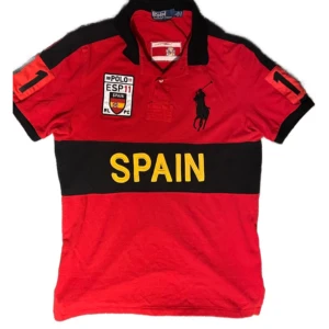 Ralph Lauren shirt  - Säljer denna detta Ralph Lauren tröja inga skador eller sånt på varan är användt några gånger men är i bra kvalite😁