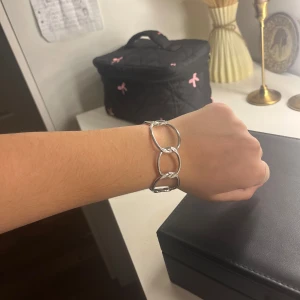 Armband  - Nytt oanvänt armband.