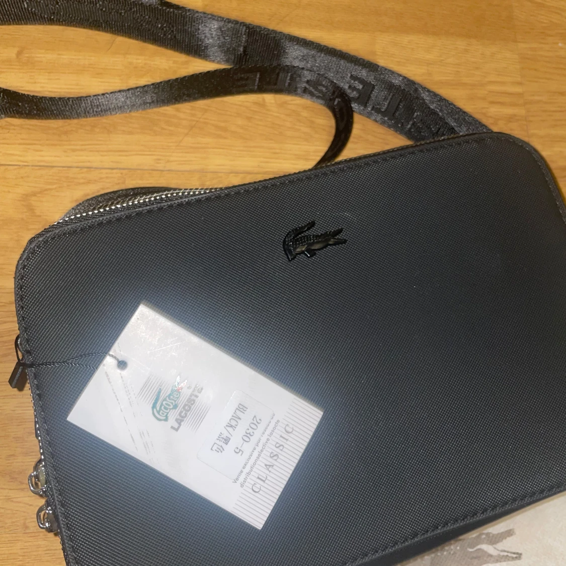 Svart axelväska från Lacoste - 90