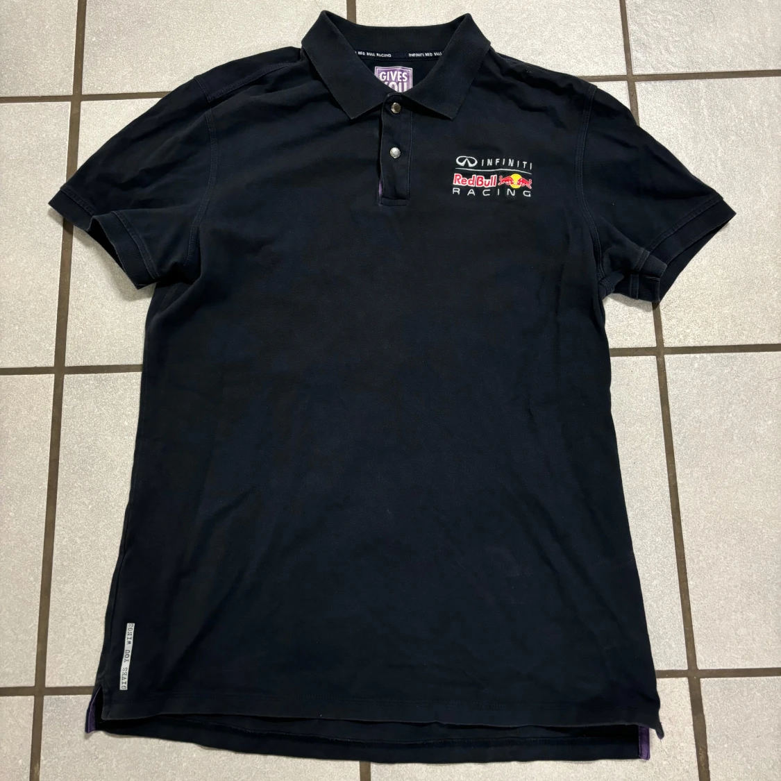 Mörkblå pikétröja från Red Bull Racing