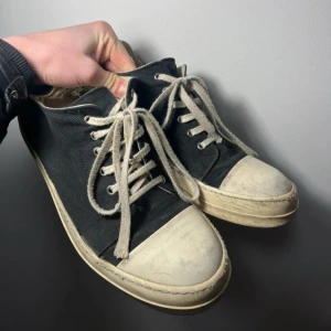 rick owens ramones - rick ramones, slitna, saknar innersula. annars inga konstigheter! authenticated på grailed! kom privat vid frågar! tar gärna emot trades
