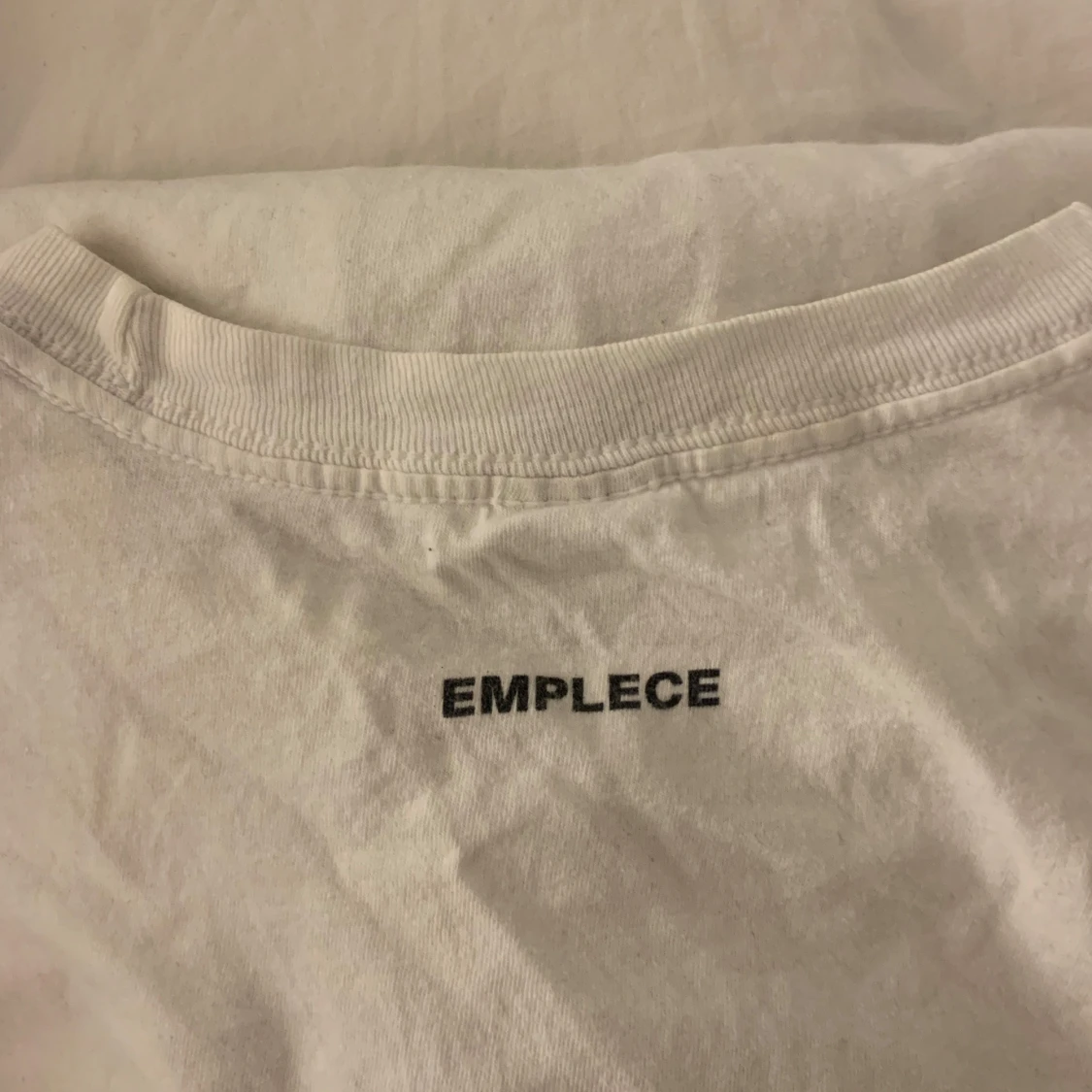 Vit t-shirt med tryck - 90