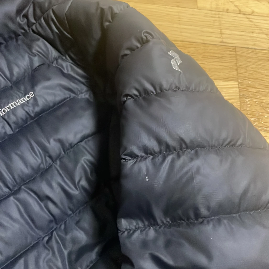 Svart dunjacka från Peak Performance - 91