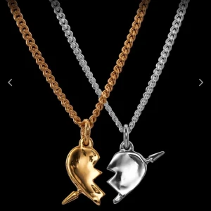 Silvrigt You & Me halsband från Maria Nilsdotter🌟 - Säljer mitt ursnygga silvriga You & Me halsband från Maria Nilsdotter, längden är 45 cm och skicket är nytt, säljer även mitt guldiga i min profil, nypris 2000😇🌟🌟